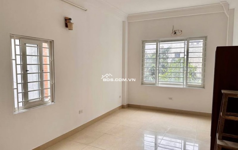 Bán nhà mới trung tâm Ngô Gia Tự, Long Biên, 33m2, Lô góc, Dân xây, Gần ô tô, 4 tỷ 85