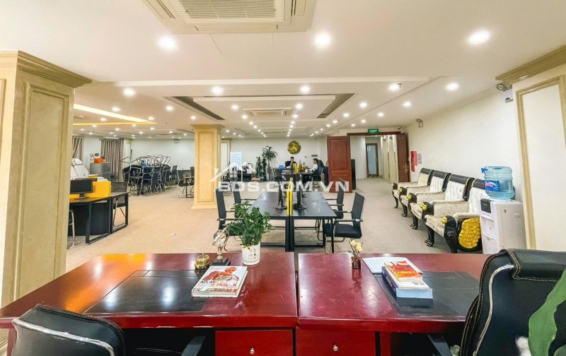 VP cao cấp thông sàn, 250m2/sàn, đóng 3 cọc 1 tại Trung Phụng, Đống Đa
