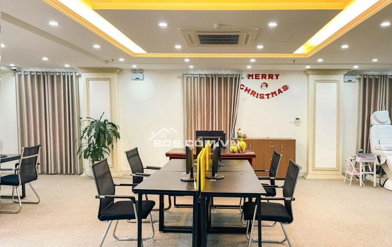 VP cao cấp thông sàn, 250m2/sàn, đóng 3 cọc 1 tại Trung Phụng, Đống Đa