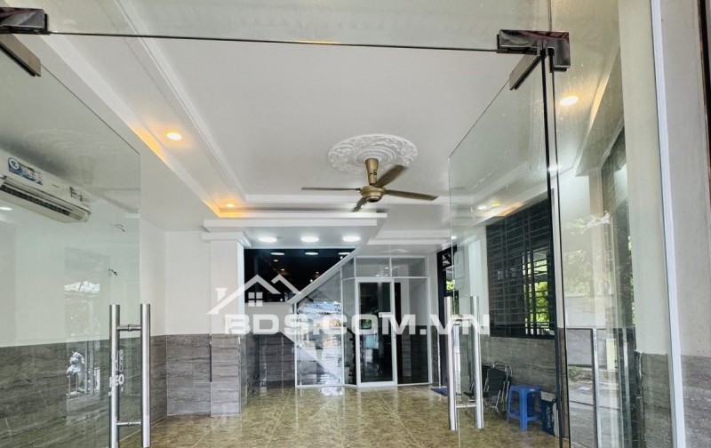 NHÀ CHÍNH CHỦ GỬI BÁN – NHÀ 3 MẶT TIỀN - HUỲNH THỊ HAI - TRUNG TÂM Q.12 – DÒNG TIỀN ỔN ĐỊNH 30triệu/tháng - GIÁ CHÀO CHỈ 11.2 tỷ TL