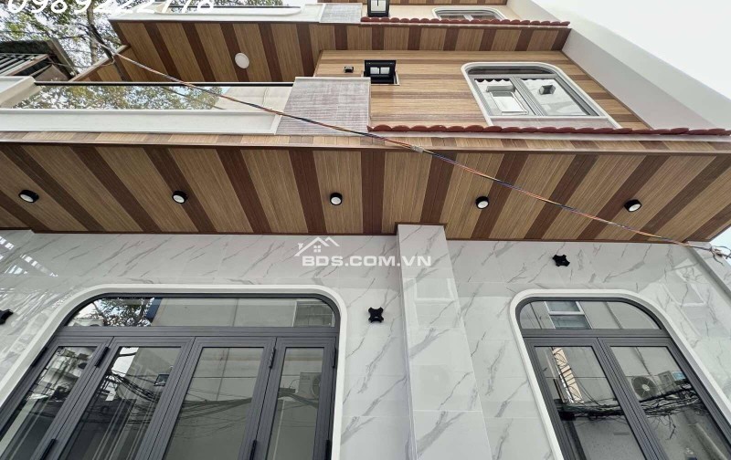 MẶT TIỀN thụt TRẦN QUANG KHẢI- ĐẸP 3 TẦNG - TẶNG NỘI THẤT CƠ BẢN - Ô TÔ TỚI CỬA.