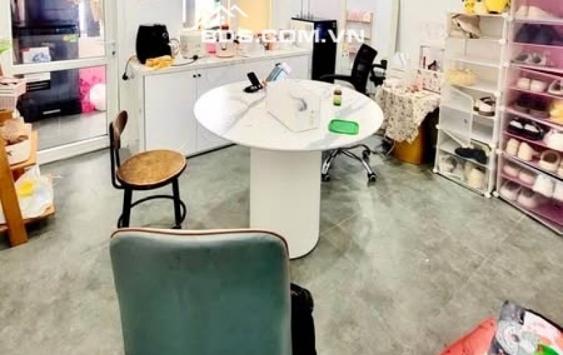 Tòa nhà 4 tầng kinh doanh đỉnh -Mặt phố Lý Thường kiệt -Giá chỉ 12,99 tỷ .