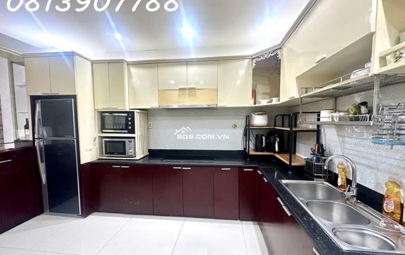NHÀ ĐƯỜNG SỐ XE HƠI NÉ NHAU, CÁCH NGUYÊN THỊ THẬP VÀI BƯỚC CHÂN, PHƯỜNG TÂN QUY QUẬN 7, KẾ LOTTE, 5 TẦNG, 4 X 17M, NHỈNH 11 TỎI