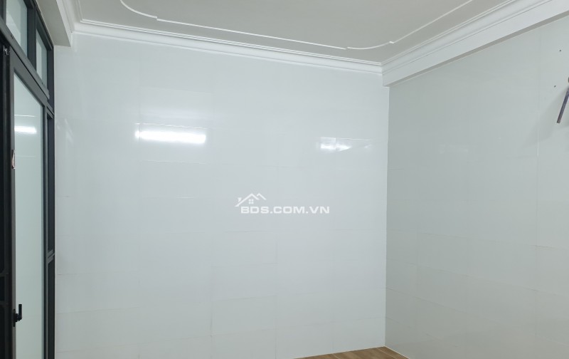 BÁN NHÀ 1.35 TỶ 3 TẦNG 30M2 NGÕ CỰC NGẮN ĐƯỜNG BẾN NGỰ