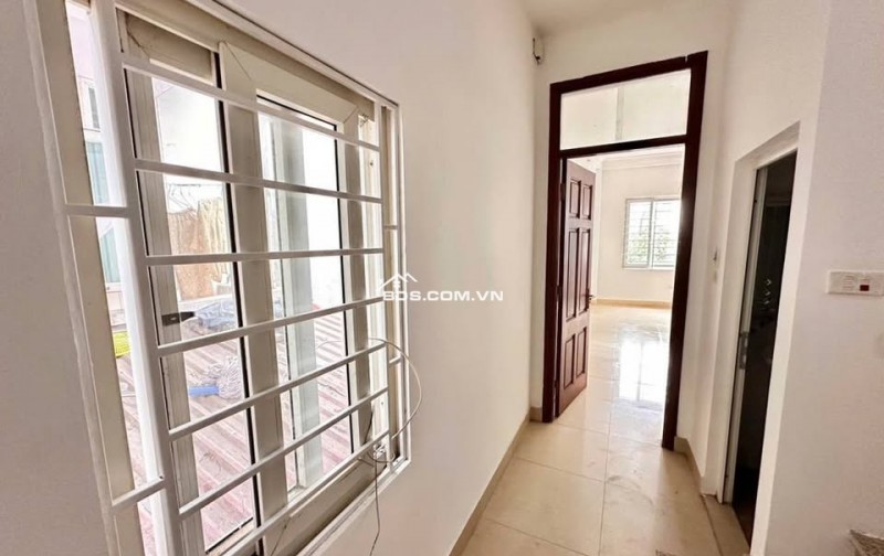 Bán nhà mới trung tâm Ngô Gia Tự, Long Biên, 33m2, Lô góc, Dân xây, Gần ô tô, 4 tỷ 85