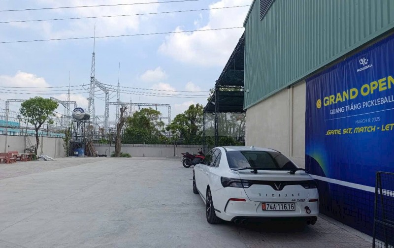 Cho thuê kho xưởng bãi 2600m2 gần Ql1A, ngã tư Đình Quận 12