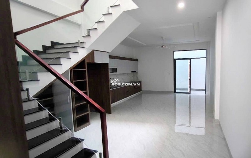 BÁN NHÀ MỚI XÂY 3 TẦNG GẦN BIỂN VĨNH PHƯỚC NHA TRANG