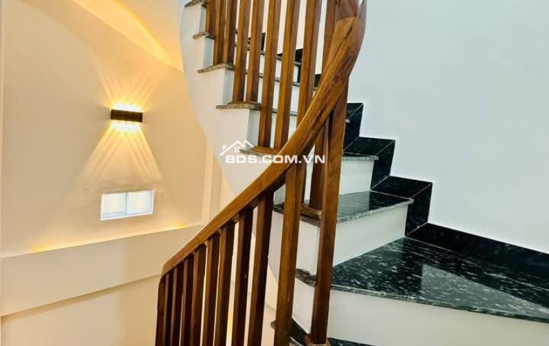 Nhà Đẹp, Mới, Thang Máy, Phố Giáp Bát, Hoàng Mai 33m, 6 tầng, mt 4.3m, giá 8.6 tỷ.