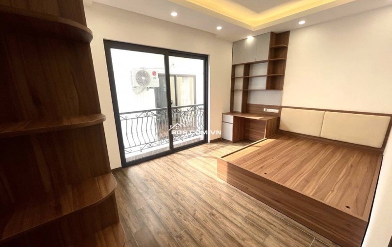 Bán nhà Bồ Đề, Long Biên, 40m2 x 4 tầng, gần cầu Chương Dương, Ô tô, 8 tỷ 9