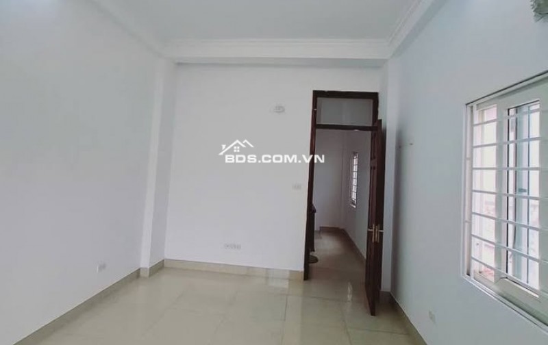 Bán nhà mới trung tâm Ngô Gia Tự, Long Biên, 33m2, Lô góc, Dân xây, Gần ô tô, 4 tỷ 85