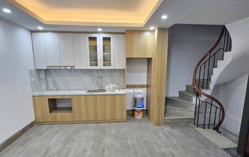 Thái Hà, Đống Đa - Lô Góc - Thang Máy - Gần Phố - Ở Ngay - Oto - 42m*6T.