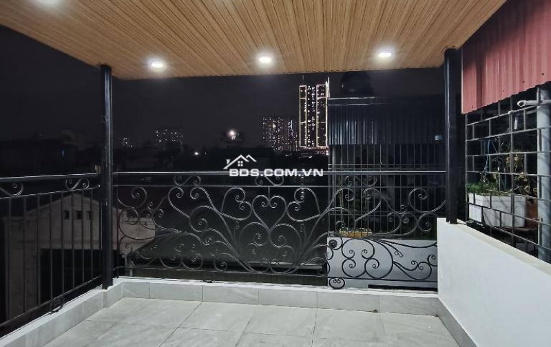 Bán nhà Ngọc Thụy, Thang máy, 44m2 x 5 tầng, Dân xây, Gần chợ, Mipec, 8 tỷ 7