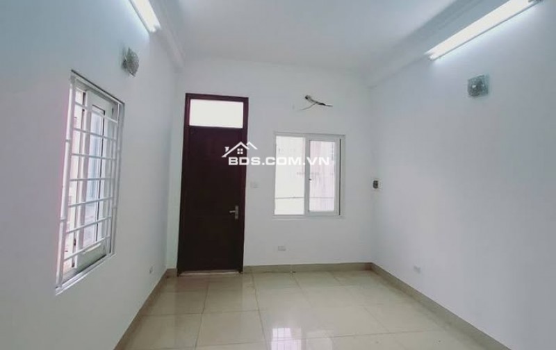 Bán nhà mới trung tâm Ngô Gia Tự, Long Biên, 33m2, Lô góc, Dân xây, Gần ô tô, 4 tỷ 85