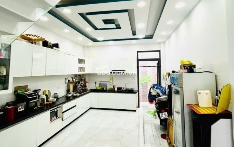 BÁN NHÀ 4 TẦNG, HIM LAMLAM KIỀU ĐÀM Q7, NHÀ ĐẸP, VỊ TRÍ TỐT, GIÁ VÍP, 4.2X20M, NHỈNH 13 TỶ