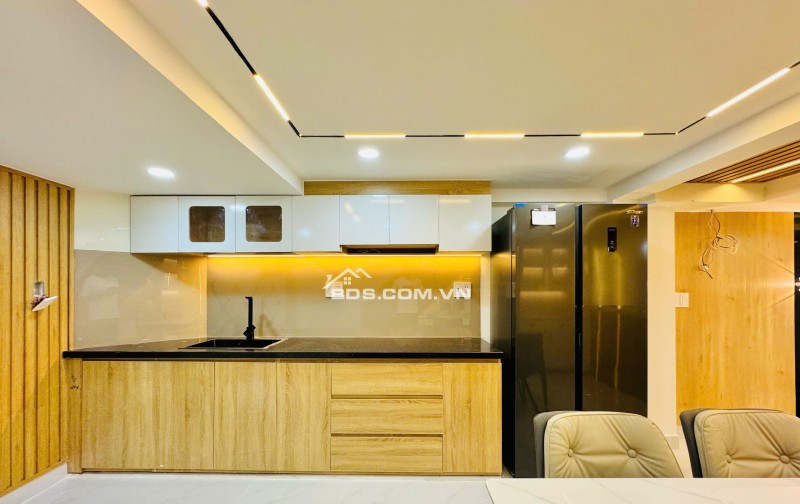 Chủ bán gấp! - Hẻm 4,5m, P11, BT - (3.7 x 10m) - KC: 4 tầng - Giá bán 6,5 tỷ thương lượng