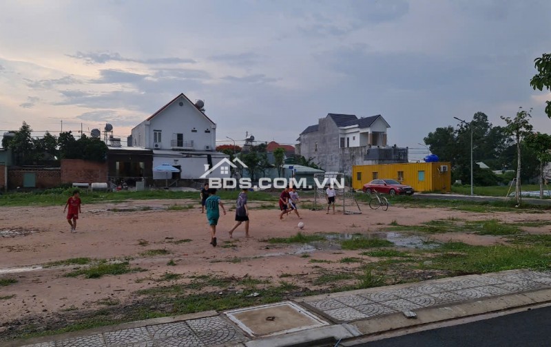 Chính chủ cần bán gấp lô 100m2 full thổ cư,giá 2ty1