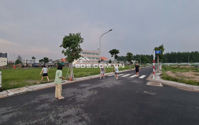 Chính chủ cần bán gấp lô 100m2 full thổ cư,giá 2ty1