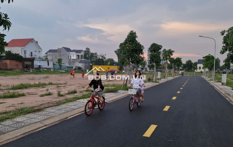Chính chủ cần bán gấp lô 100m2 full thổ cư,giá 2ty1