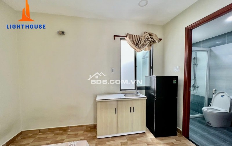 Phòng bé xinh cửa sổ thoáng ngay cầu Thị Nghè