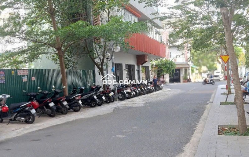 Chính chủ cho thuê mặt bằng 2 tấng tại góc ngã 4 KĐT Vĩnh Điềm Trung, Nha Trang