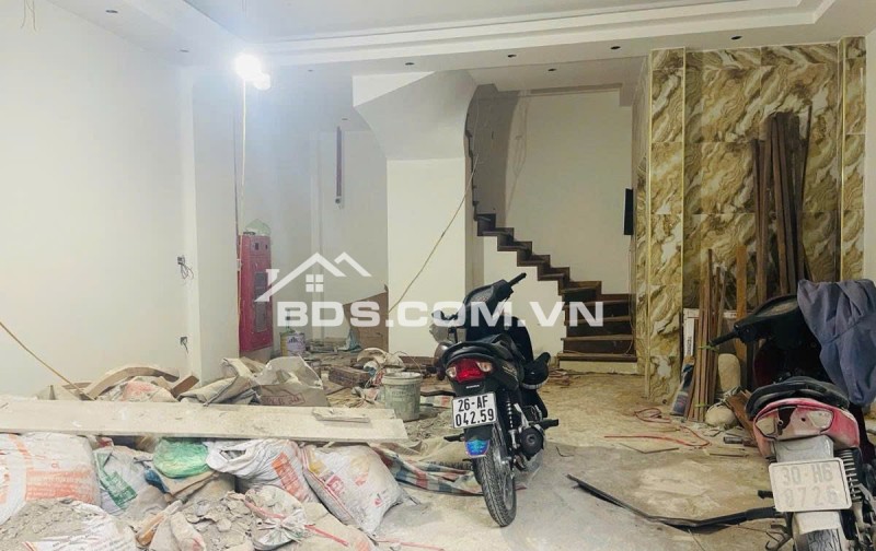 Hàng hiếm Lạc Long Quân, 50m2, 8 tầng, thang máy, mặt tiền 6m,  gara ô tô, 10m ra mặt phố, giá 21 tỷ thương lượng