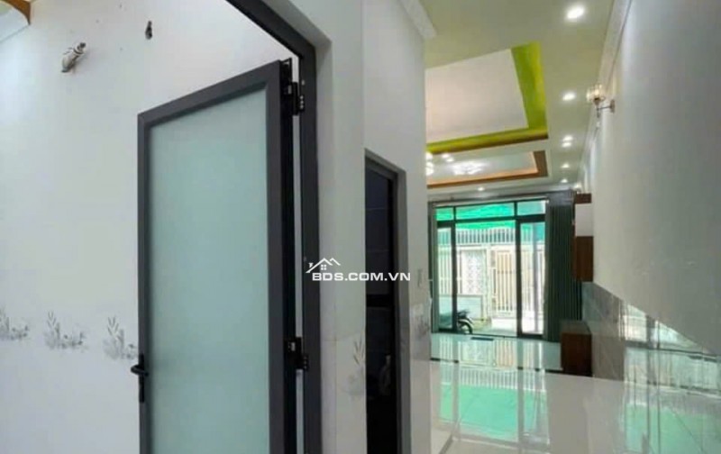 Bán gấp nhà 93m2 Giá 660tr SHR ở xã Tân Hiệp Huyện Hóc Môn, Vỡ nợ Gấ