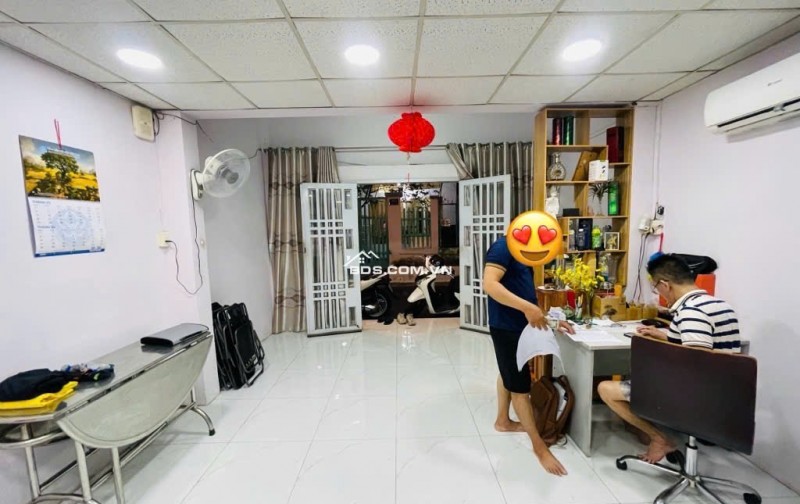 Bán nhà lô góc Tô Hiệu, Tân Phú, 52m2, 3 tầng, 6 tỷ