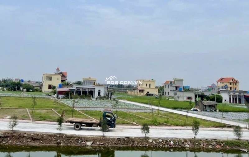 Bán đất biển quất lâm 100m2 full cư gần quảng trường biển 1.3 tỷ