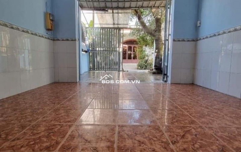 Cần bán nhà mặt tiền đường Nguyễn Thị Lắng  115m2  Tân Phú Trung 630 tr