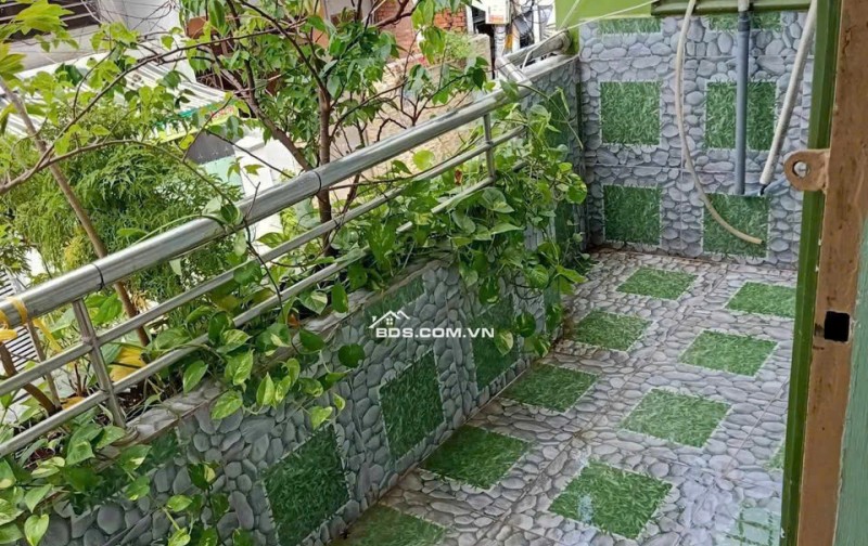 hạ giá còn 4,9 tỉ