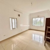 Bán nhà mới trung tâm Ngô Gia Tự, Long Biên, 33m2, Lô góc, Dân xây, Gần ô tô, 4 tỷ 85