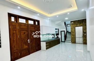 Nhà đẹp Ngô Gia Tự, Long Biên, 41m2 x 5 tầng hiện đại, Không QH, Thang máy, 8 tỷ 15