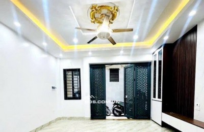 Bán nhà Ngô Gia Tự, Long Biên, 44m2 x 5 tầng, Thang máy, Gần Vinhomes, sát AEON, 8 tỷ 3