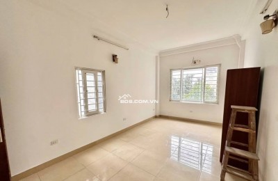 Bán nhà mới trung tâm Ngô Gia Tự, Long Biên, 33m2, Lô góc, Dân xây, Gần ô tô, 4 tỷ 85
