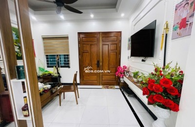 CẦN BÁN GẤP nhà ngõ thông, phố Trịnh Văn Bô, ô tô gần, kinh doanh, 46m x 5T, chỉ 5.1 tỷ, full NT, ở sướng