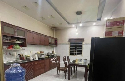 Bán nhà mặt tiền kinh doanh Quận 8 3 tầng gần cầu Chà Và giá chỉ nhỉnh 13 tỷ. Lh: 0978326694