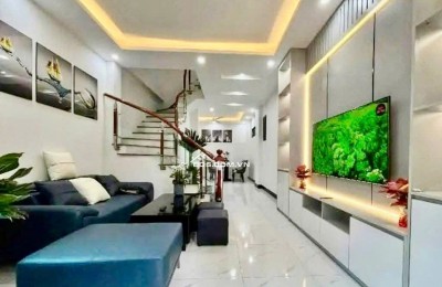 Bán nhà riêng tại Thanh Xuân, Cách RoyalCity vài bước chân, ngõ thông, gần ô tô, 5 tầng 40m2 giá 6.65 tỷ