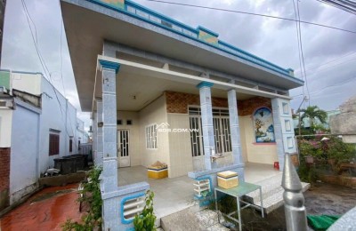 Chú Sáu Cần Bán Gấp Nhà Cấp 4, Giá 620 Triệu. DT 324m2. Sổ Hồng riêng