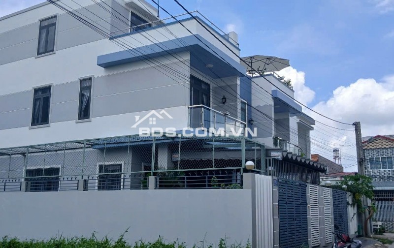 Căn BIỆT THỰ 3 TẦNG.  Đ. Trần Văn Hiển, Trung An, TP Mỹ Tho. Hẻm Ô tô lưu thông 2 chiều.