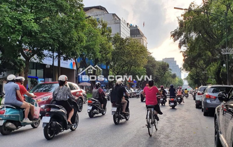 Bán nhà mặt phố Trần Hưng Đạo, Hoàn Kiếm 383m x MT 10m, KD bất chấp, giá 375 tỷ. LH: 0366051369