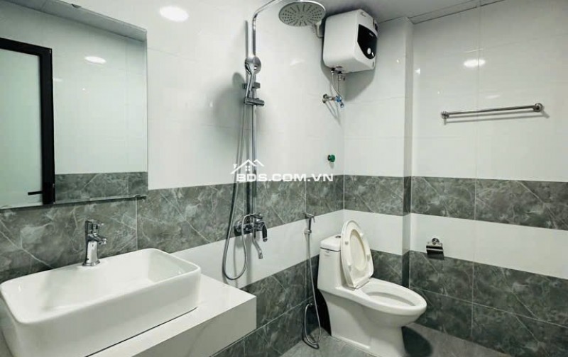 BÁN NHÀ ĐẸP MỚI XÂY – THANG MÁY, CÁCH AEON LONG BIÊN  VÀI BƯỚC CHÂN.