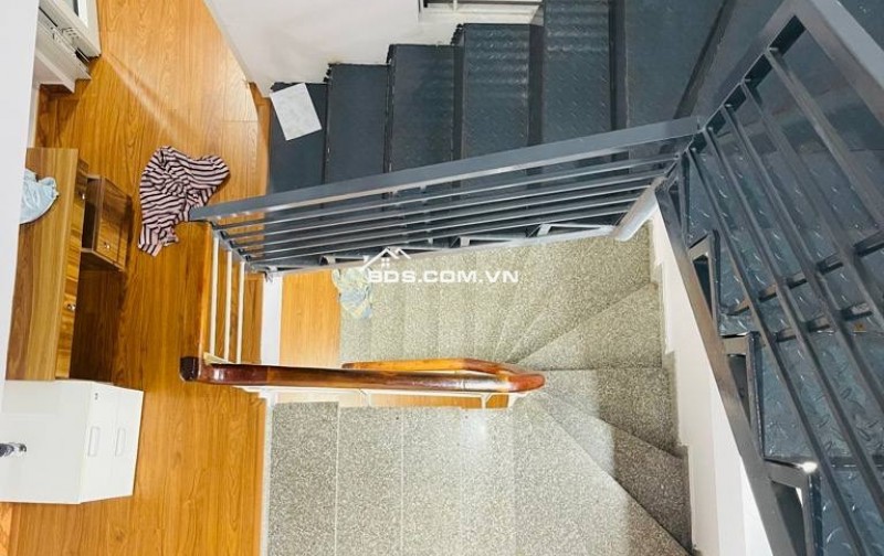 Bán nhà 44m2 Ngô Gia Tự, Long Biên, Ô tô, Dân xây, 2 thoáng, 5 tỷ 5
