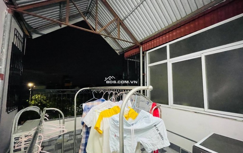 Bán nhà 44m2 Ngô Gia Tự, Long Biên, Ô tô, Dân xây, 2 thoáng, 5 tỷ 5