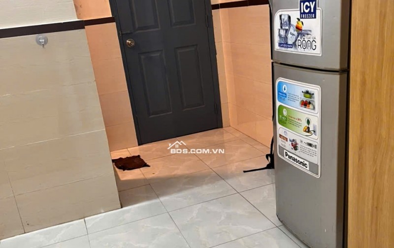 Bên mình còn 1 phòng trống ở  740/5 Sư Vạn Hạnh, phường 12, quận 10