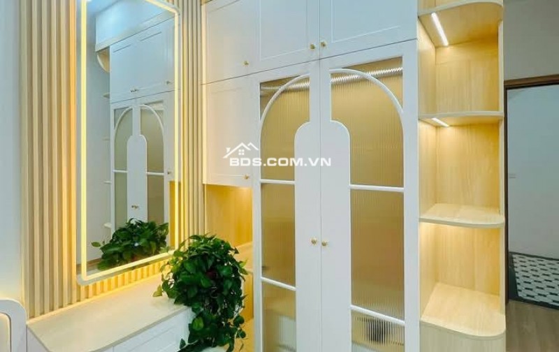 Nhà Đẹp Khâm Thiên, Đống Đa 24/26m, 5 tầng, mt 3.1m, giá 6.2 tỷ.