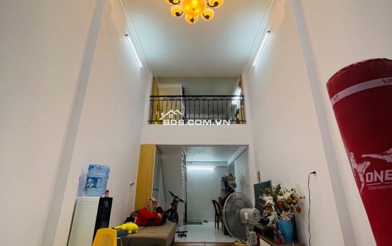 Bán nhà 44m2 Ngô Gia Tự, Long Biên, Ô tô, Dân xây, 2 thoáng, 5 tỷ 5