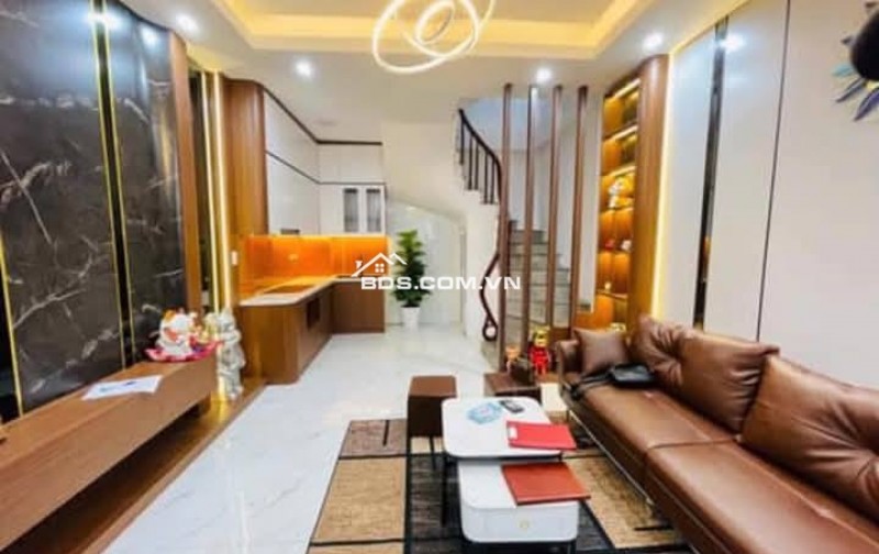Nhà Đẹp Gần Đường Lĩnh Nam, Hoàng Mai 30m, 5 tầng, mt 4.6m, giá 5.8 tỷ
