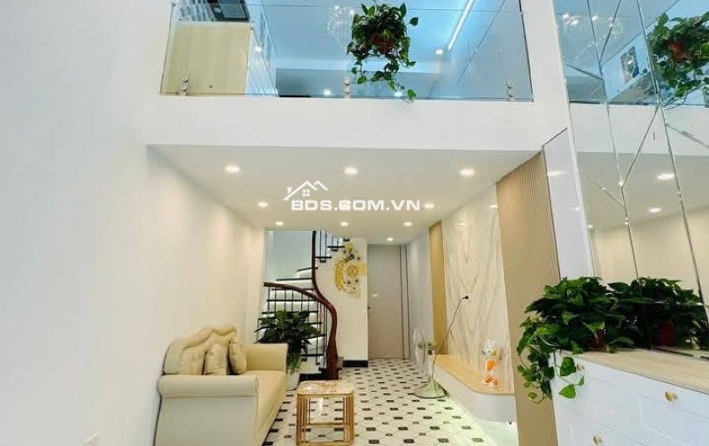 Nhà Đẹp Khâm Thiên, Đống Đa 24/26m, 5 tầng, mt 3.1m, giá 6.2 tỷ.