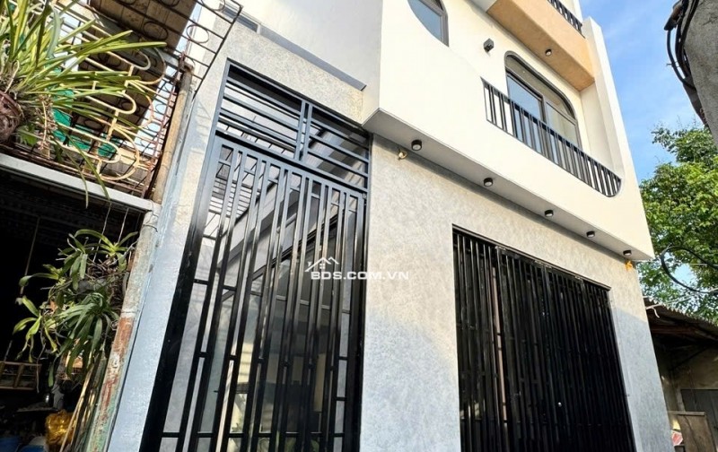 BÁN NHÀ ĐẸP 2.55 TỶ 3 TẦNG 52M2 ( TÂY NAM ) NGÕ NGẮN CHỢ KÊNH