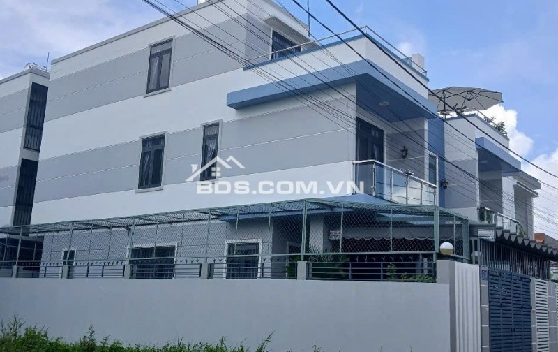 Căn BIỆT THỰ 3 TẦNG.  Đ. Trần Văn Hiển, Trung An, TP Mỹ Tho. Hẻm Ô tô lưu thông 2 chiều.